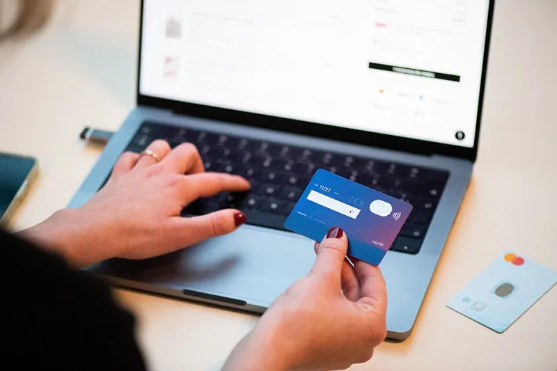 Before You Checkout: 7 Warning Signs an Online Health Store Isn't on the Level